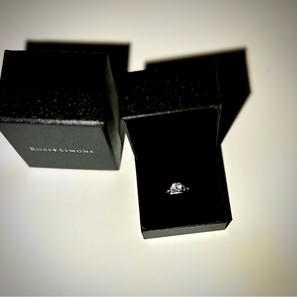 NET Ross-Simons Moissanite Dazzling Silver Ring Sz 6.5